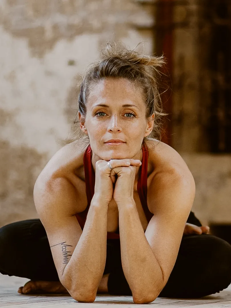 Os yogalehrer brigitte breternitz teaser 2