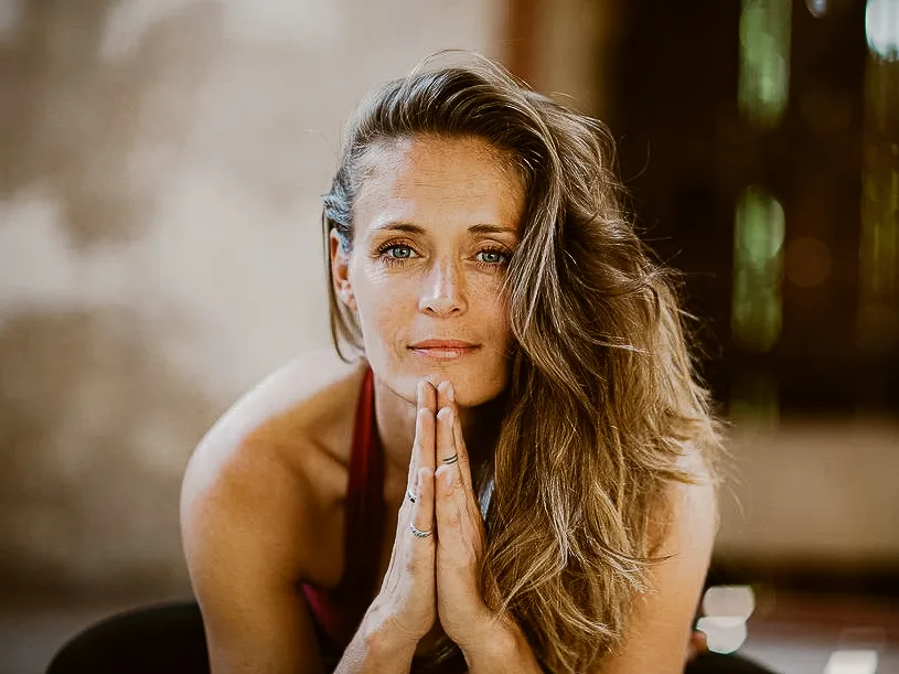 Os yogalehrer brigitte breternitz teaser 3