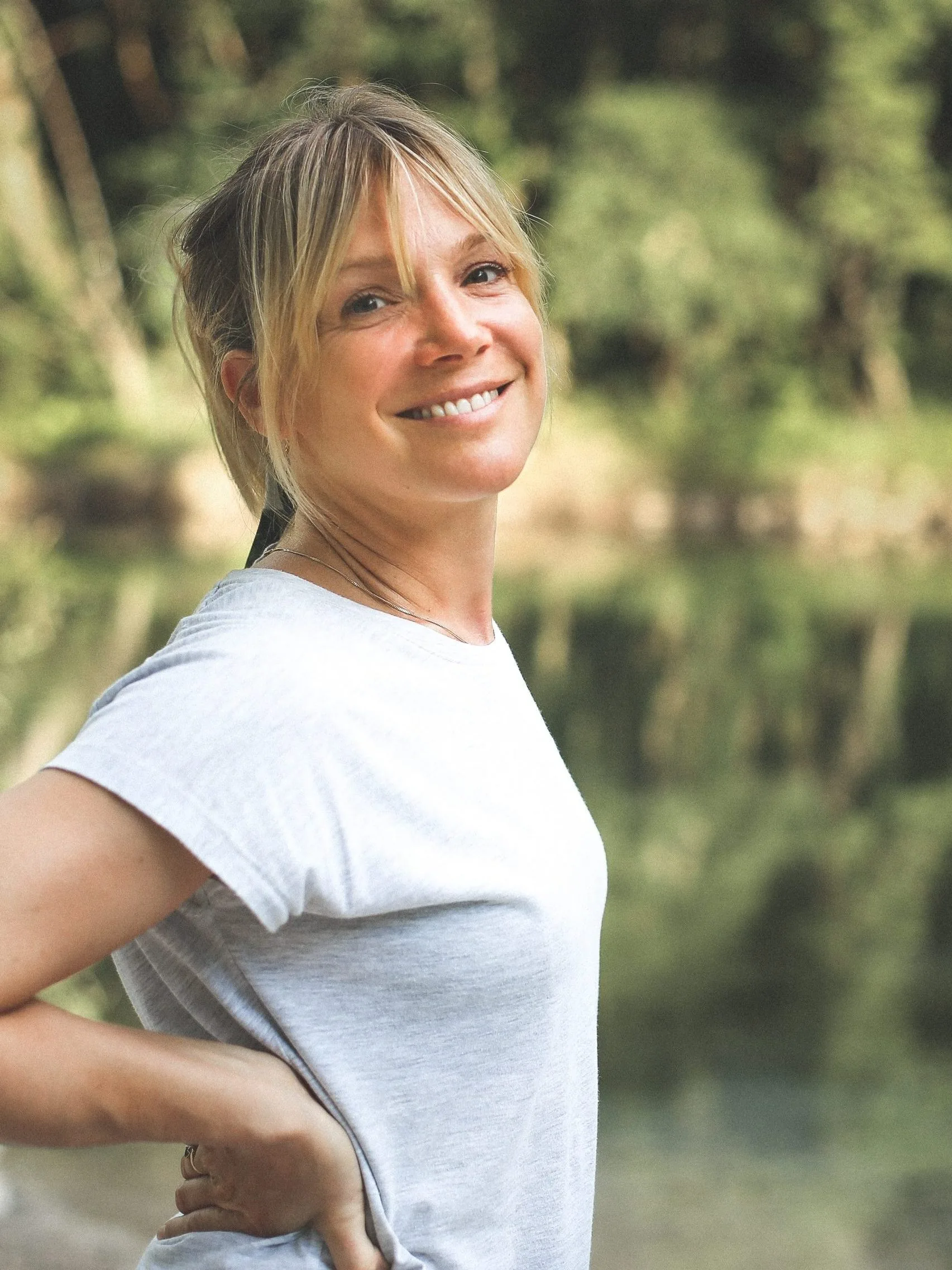Yogalesson tv jule nusskern scaled e1607428321517